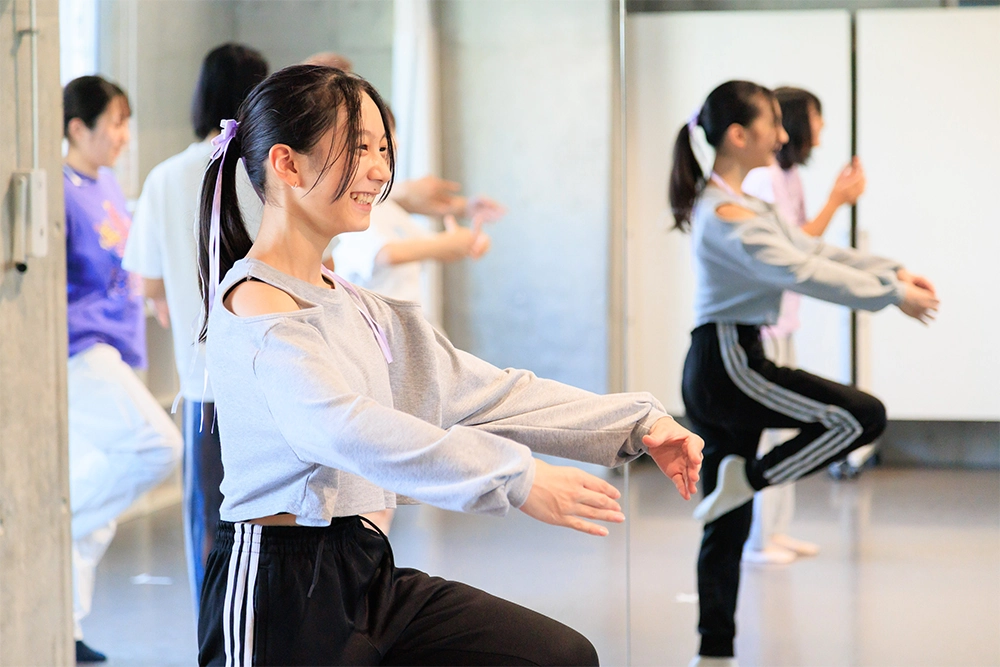 バレエを練習する女性